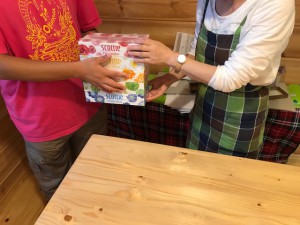 ティッシュ贈呈