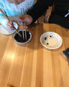 豆つかみ